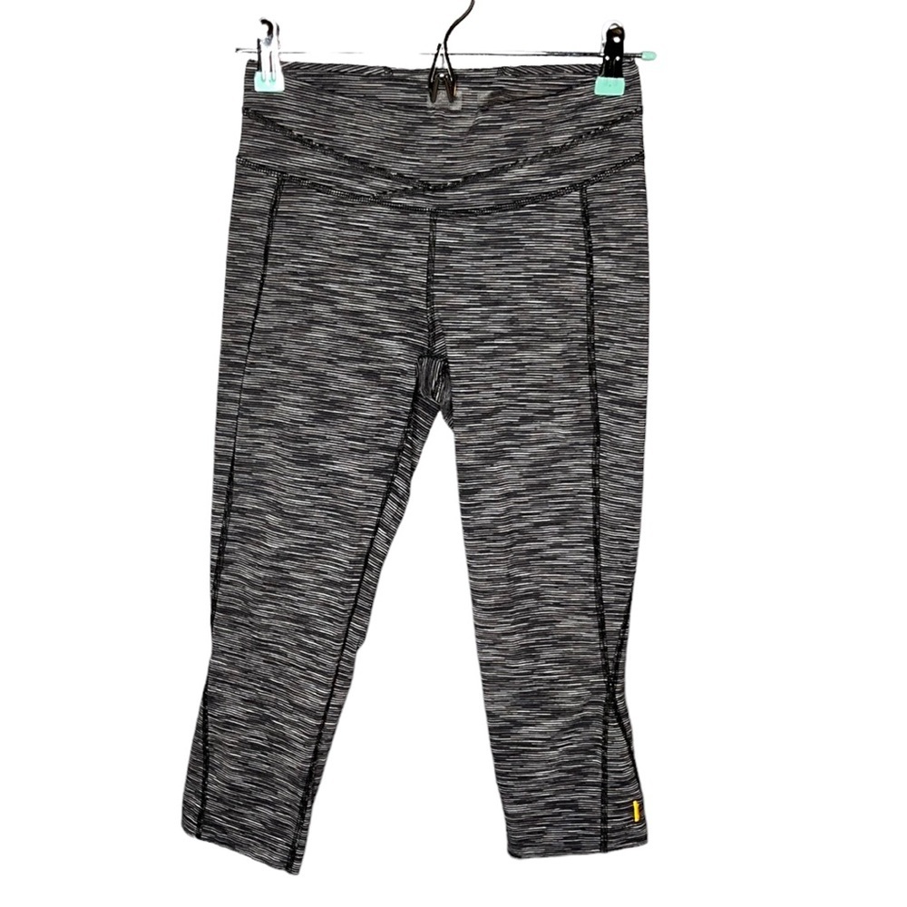 LUCY Capri legging size small